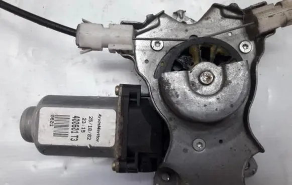 Nissan Almera N16 Front door window regulator motor 400601t3