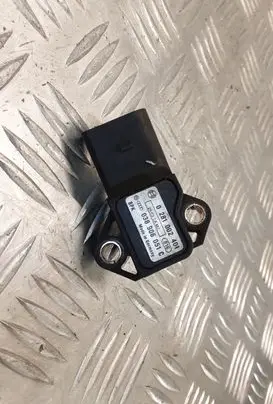 Volkswagen Touareg I Air pressure sensor 0281002401 038906051C