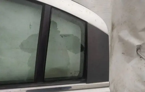 Chrysler Sebring (ST-22 - JR) Rear vent window glass 