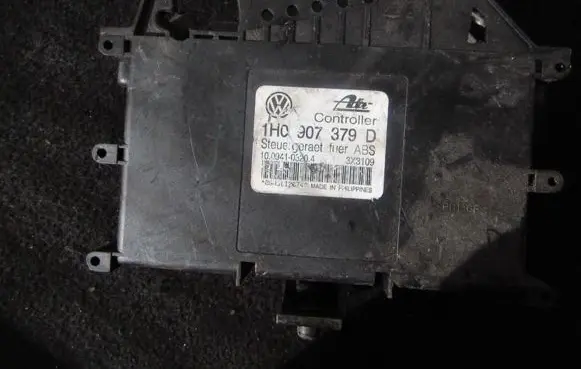 Volkswagen Golf III ABS control unit/module 1H0907379D 10.0941-0320.4