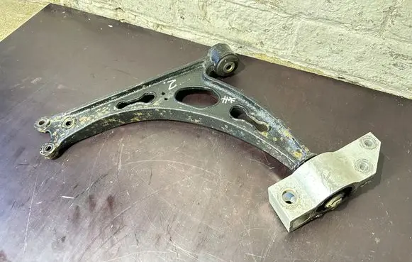 Volkswagen Jetta V Front lower control arm/wishbone 1K0407153g