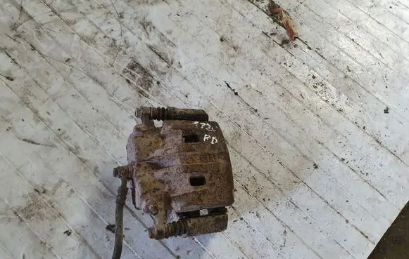 Nissan X-Trail T30 Front brake caliper NOCODE