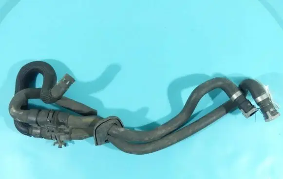 Engine coolant pipe/hose