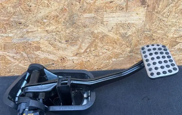 Mercedes-Benz EQC Brake pedal A2052920415
