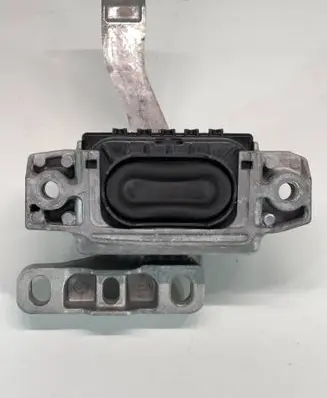 Audi A3 8Y Engine mount bracket 5WA199262E 04092019 931TRREB038604