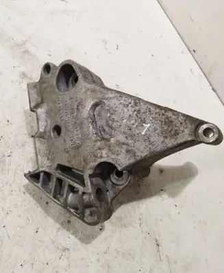Volkswagen Golf V Engine mounting bracket 03G199207G
