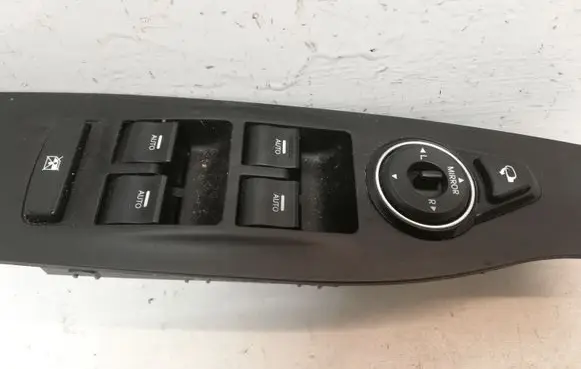 Hyundai i40 Electric window control switch 935703Z000 39R4901000