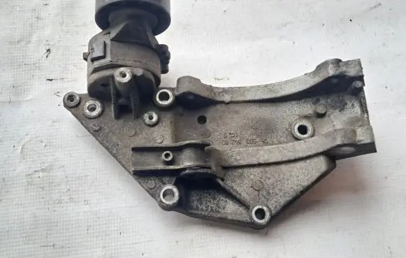 Volvo V50 Engine mounting bracket 9650034280