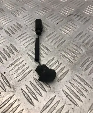 Windshield washer spray nozzle