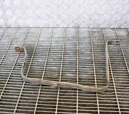 Fuel tank mounting bracket