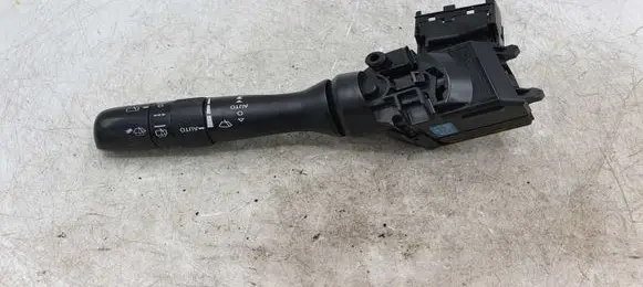 Toyota Avensis T270 Wiper control stalk 0519017F381