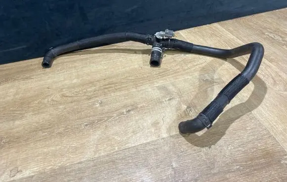 Land Rover Range Rover Sport L494 Engine coolant pipe/hose FW939Y438AB