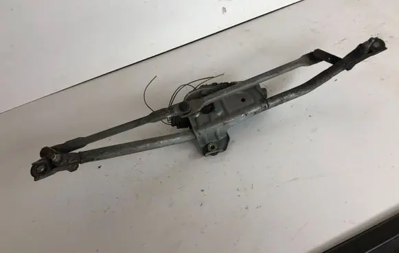 Volkswagen PASSAT B5.5 Front wiper linkage and motor 0390241505 3B1955113C