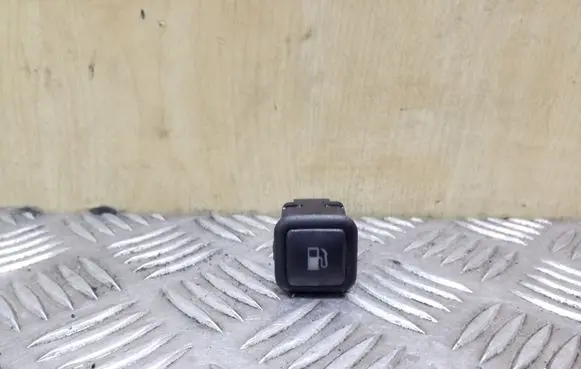 Volkswagen Golf IV Fuel tank opening switch 3B0959833A