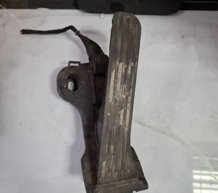 Volkswagen Touran I Accelerator throttle pedal 1T2721503G 6PV00874600