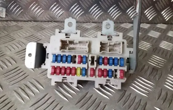 Infiniti FX Fuse module