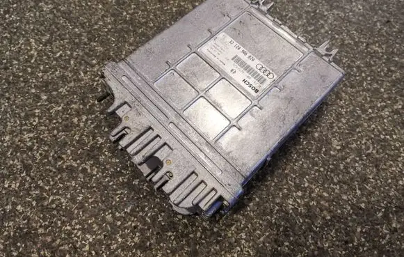 Audi A4 S4 B5 8D Engine control unit/module 028906021CE 0281001425