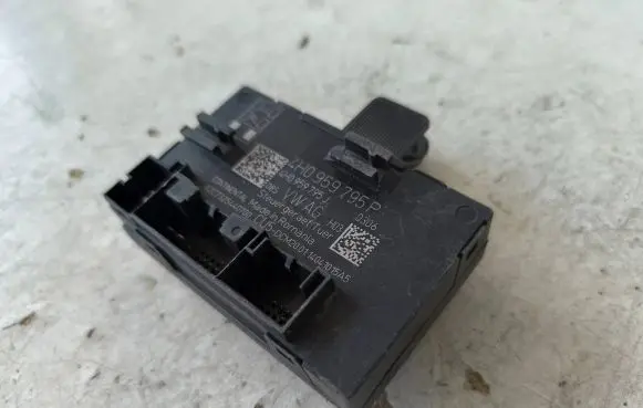 Volkswagen Touareg II Door control unit/module 4H0959795P 4H0959795J A2C7325440700