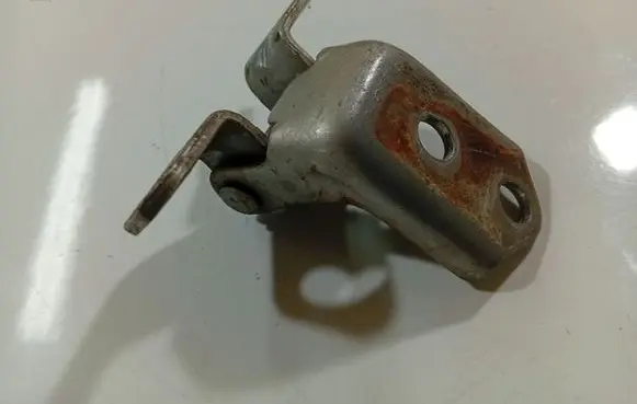 Mazda 3 I Front door upper hinge