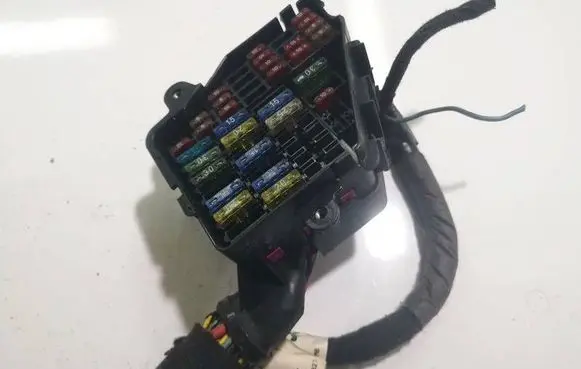 Volkswagen PASSAT B5 Fuse box set 