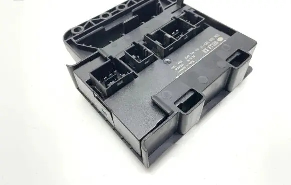 Volkswagen Golf V Central body control module 1K1907348A 05620810