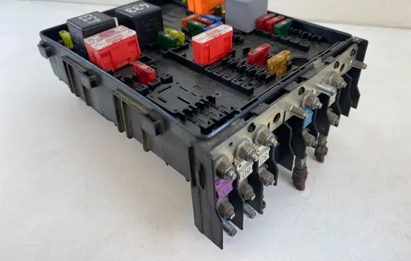 Audi A3 S3 A3 Sportback 8P Fuse module 1K0937124K 014189861 1197
