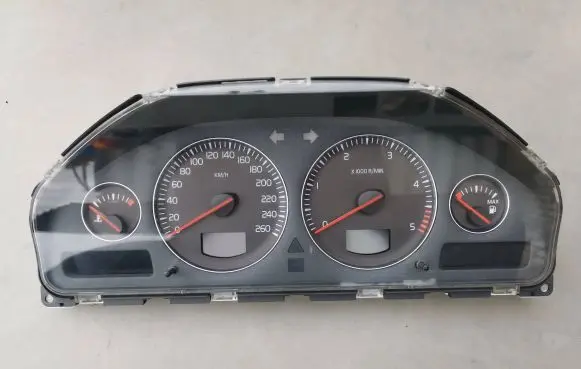 Volvo V70 Speedometer (instrument cluster) 30746102 224894700T