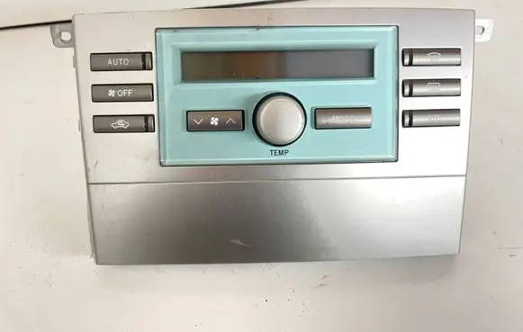 Toyota Corolla Verso E121 Climate control unit 5L2408CJ 559020F010C