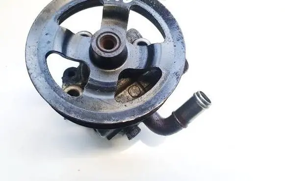 Toyota Avensis T250 Power steering pump 24903