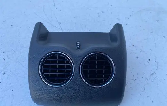 Rear air vent grill