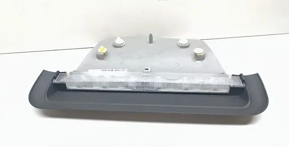 Third/center stoplight