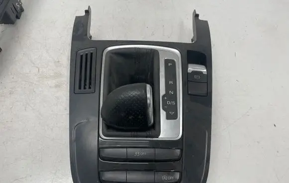 Audi A5 8T 8F Center console 8K0864261