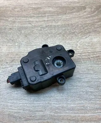 Audi A4 S4 B8 8K Air flap motor/actuator 21022008 EFB336