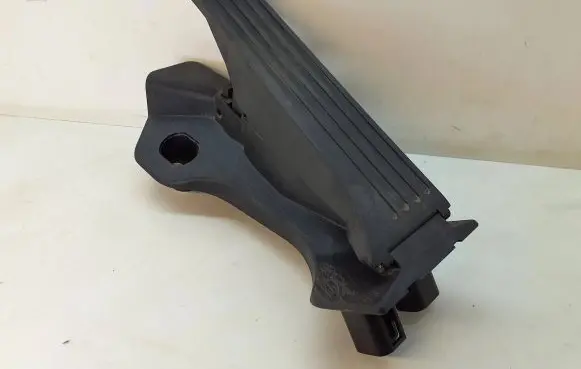 Volkswagen Tiguan Accelerator throttle pedal 1K1721503S 6510100102 0902110441
