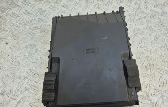 Volkswagen PASSAT B6 Fuse box cover 1K0937132F