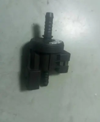 Audi A6 S6 C6 4F Breather valve 06E906517A