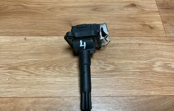 Volkswagen PASSAT B5 High voltage ignition coil 058905105 0040100013