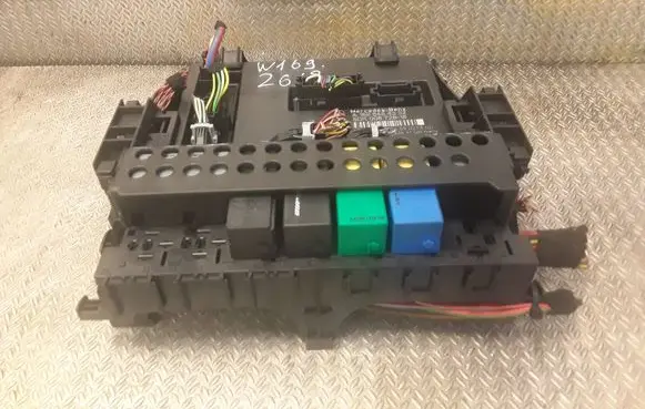 Mercedes-Benz A W169 Fuse box set 1695454332 A1695454332