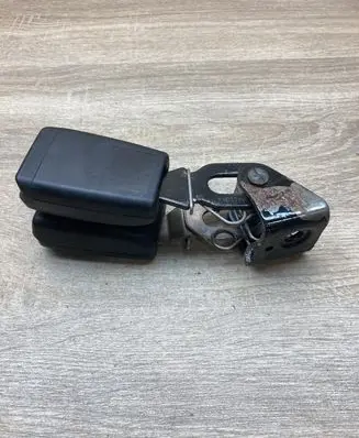 Mercedes-Benz E W211 Middle seatbelt buckle (rear) A2118604669 305753400