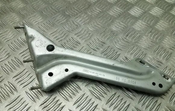 Audi Q5 SQ5 Fender mounting bracket 8R0821136
