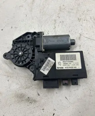 Peugeot 307 Front door window regulator motor 9637130480 990831101
