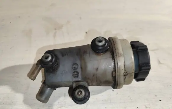 Ford Focus Power steering fluid tank/reservoir 98ag3r700