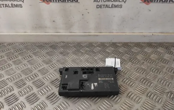 Mercedes-Benz E W211 Door control unit/module 2118701026