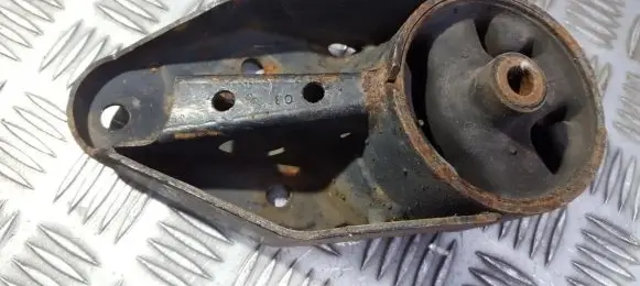 Engine mount bracket
