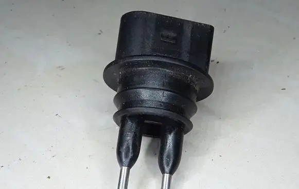 Volkswagen PASSAT B5 Windshield washer fluid level sensor 7M0919376 95VW17K656AA 7M0973202
