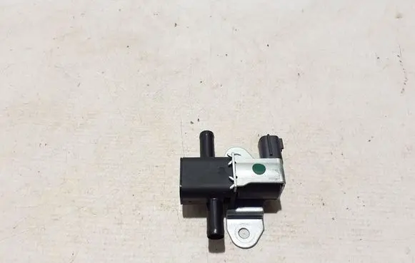Nissan Qashqai J12 Vacuum valve 458803Z28
