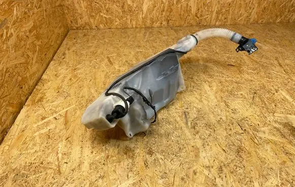 Windshield washer fluid reservoir/tank