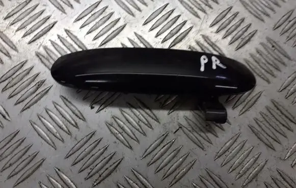 Mitsubishi Colt Front door exterior handle/bracket 