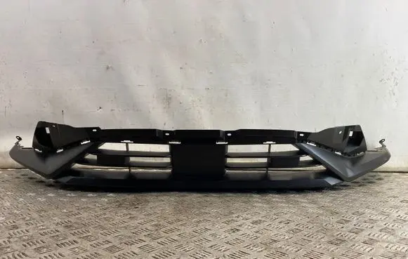 Front bumper lip