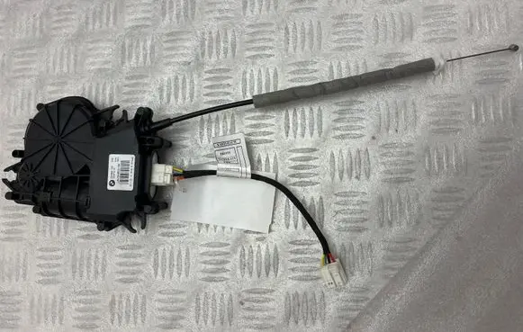 BMW 2 F46 Tailgate boot lock/latch motor 7348531
